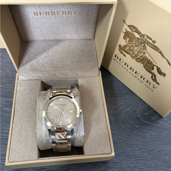 Burberry Other - Burberry BU9038 The City Gold Ion Plated Steel Men's Watch